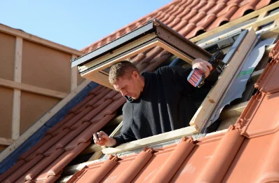 Pose de fenêtres de toit Velux à Courtémont